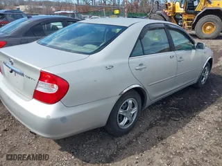 2003 Toyota Camry LE with VIN 4T1BE32K33U726440, listed as a IAAI auction lot 41831850 with 999,999 mi miles. Bid and sale history available at carsss.com. Image 4.