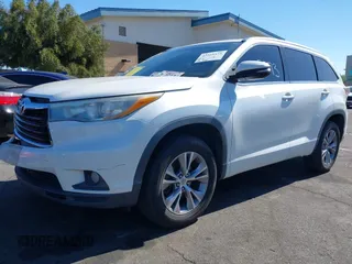2015 Toyota Highlander XLE z VIN 5TDKKRFH8FS097572, wystawiony jako IAAI lot #42225373 z przebiegiem 115 490 mil mil oraz . Historia ofert i sprzedaży dostępna na DreamBid. Obrazek 19.