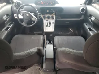 2008 Scion xB z VIN JTLKE50E581041477, wystawiony jako Copart lot #59152115 z przebiegiem 303 229 mil mil oraz Czysty tytuł • Clean title. Historia ofert i sprzedaży dostępna na DreamBid. Obrazek 8.