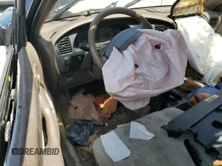 1994 Toyota Camry LE z VIN 4T1SK12E6RU408523, wystawiony jako Copart lot #56314665 z przebiegiem 221 867 mil mil oraz Szkoda całkowita • Salvage title. Historia ofert i sprzedaży dostępna na DreamBid. Obrazek 8.