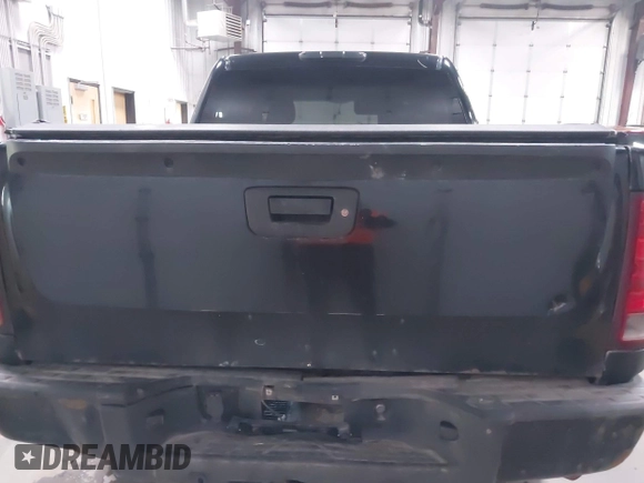 2010 GMC Sierra 1500 Denali z VIN 3GTRKXE20AG272226, wystawiony jako IAAI lot #41958283 z przebiegiem 244 627 mil mil oraz . Historia ofert i sprzedaży dostępna na DreamBid. Obrazek 16.