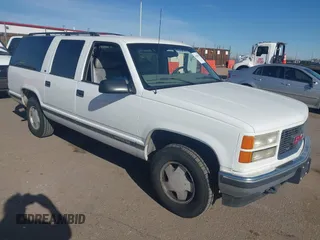 1999 GMC Suburban with VIN 3GKFK16R5XG547226, listed as a IAAI auction lot 41692781 with 189,820 mi miles. Bid and sale history available at carsss.com. Image 1.