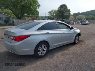 2013 Hyundai Sonata GLS with VIN 5NPEB4AC6DH539103, listed as a IAAI auction lot 42124467 with 182,907 mi miles and . Bid and sale history available at carsss.com. Image 4.
