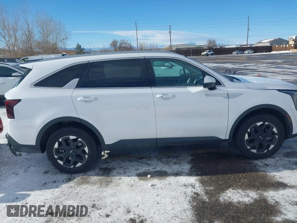 2024 Kia Sorento S z VIN 5XYRLDJC0RG275129, wystawiony jako IAAI lot #41354269 z przebiegiem 16 907 mil mil oraz . Historia ofert i sprzedaży dostępna na DreamBid. Obrazek 13.