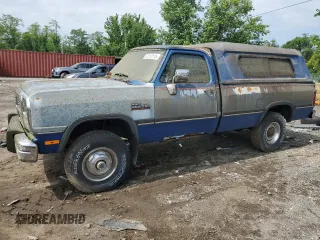 1991 Dodge D/W 250 z VIN 1B7KM26C5MS319916, wystawiony jako Copart lot #57512115 z przebiegiem 77 179 mil mil oraz Tytuł czysty. Historia ofert i sprzedaży dostępna na DreamBid. Obrazek 1.
