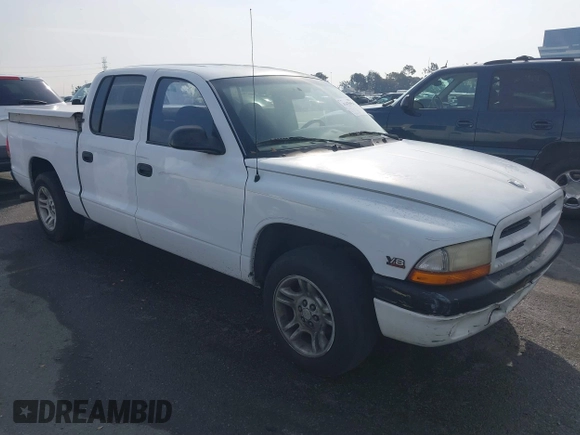2000 Dodge Dakota Sport with VIN 1B7GL2AN8YS654014, listed as a IAAI auction lot 41470554 with 181,931 mi miles. Bid and sale history available at carsss.com. Image 1.