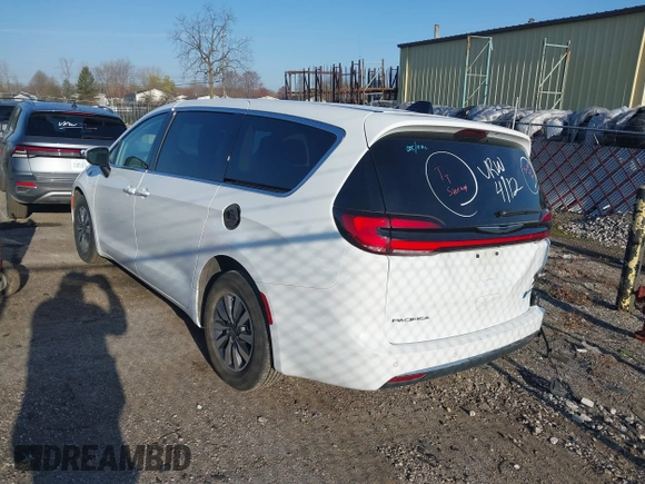 2023 Chrysler Pacifica Hybrid Touring L z VIN 2C4RC1L74PR562240, wystawiony jako IAAI lot #42060669 z przebiegiem 45 882 mil mil oraz . Historia ofert i sprzedaży dostępna na DreamBid. Obrazek 3.