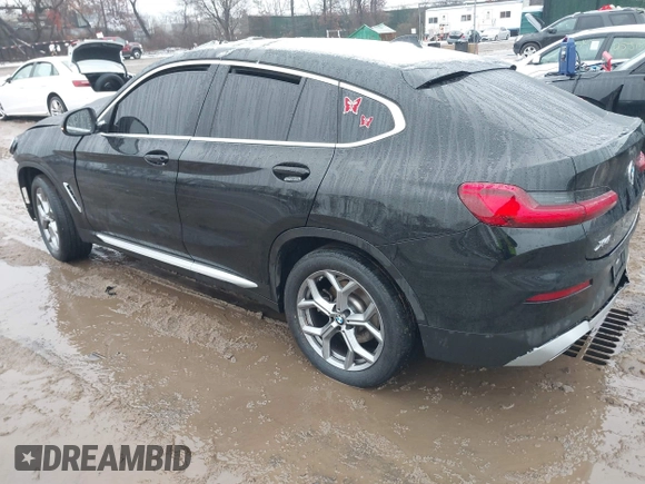 2023 BMW X4 xDrive30i z VIN 5UX33DT05P9R43464, wystawiony jako IAAI lot #41507571 z przebiegiem 32 914 mil mil oraz . Historia ofert i sprzedaży dostępna na DreamBid. Obrazek 3.