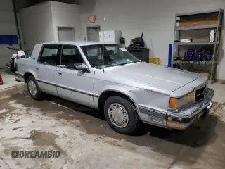 1989 Dodge Dynasty z VIN 1B3BC4634KD442902, wystawiony jako Copart lot #85151394 z przebiegiem 63 120 mil mil oraz Czysty tytuł • Clean title. Historia ofert i sprzedaży dostępna na DreamBid. Obrazek 4.