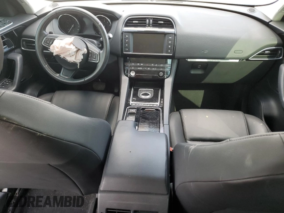 2018 Jaguar F-Pace 25t Premium z VIN SADCJ2FXXJA259041, wystawiony jako Copart lot #52175695 z przebiegiem Nie podano mil oraz Szkoda całkowita • Salvage title. Historia ofert i sprzedaży dostępna na DreamBid. Obrazek 8.