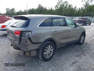 2017 Kia Sorento LX with VIN 5XYPG4A38HG287491, listed as a IAAI auction lot 41460593 with 90,416 mi miles. Bid and sale history available at carsss.com. Image 4.