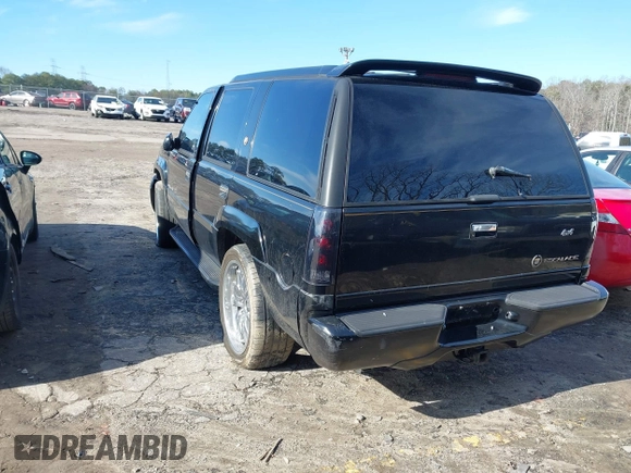 1999 Cadillac Escalade z VIN 1GYEK13R4XR411823, wystawiony jako IAAI lot #41221246 z przebiegiem 184 123 mil mil oraz . Historia ofert i sprzedaży dostępna na DreamBid. Obrazek 3.