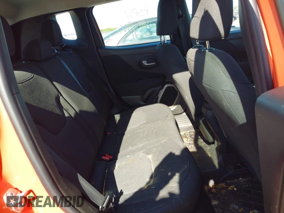 2017 Jeep Renegade Sport z VIN ZACCJBAH9HPG07336, wystawiony jako IAAI lot #42219901 z przebiegiem 118 696 mil mil oraz . Historia ofert i sprzedaży dostępna na DreamBid. Obrazek 8.