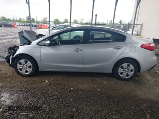 2016 Kia Forte LX z VIN KNAFX4A67G5541315, wystawiony jako IAAI lot #42257831 z przebiegiem 61 199 mil mil oraz . Historia ofert i sprzedaży dostępna na DreamBid. Obrazek 14.