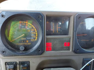 1990 Mitsubishi Montero z VIN JA4GJ51S9LJ002086, wystawiony jako IAAI lot #41643120 z przebiegiem 198 215 mil mil oraz . Historia ofert i sprzedaży dostępna na DreamBid. Obrazek 7.