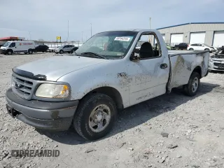 2001 Ford F-150 XL z VIN 2FTZF17261CA31704, wystawiony jako Copart lot #49744315 z przebiegiem 165 613 mil mil oraz Szkoda całkowita • Salvage title. Historia ofert i sprzedaży dostępna na DreamBid. Obrazek 1.