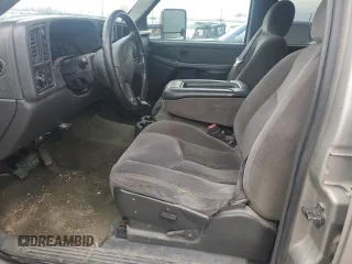 2003 GMC Sierra 2500HD SLT z VIN 1GTHK23183F142482, wystawiony jako Copart lot #51675765 z przebiegiem 198 316 mil mil oraz Szkoda całkowita • Salvage title. Historia ofert i sprzedaży dostępna na DreamBid. Obrazek 7.