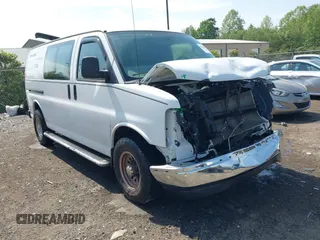 2018 Chevrolet Express Cargo z VIN 1GCWGAFG0J1909366, wystawiony jako IAAI lot #42105840 z przebiegiem 533 910 mil mil oraz . Historia ofert i sprzedaży dostępna na DreamBid. Obrazek 1.