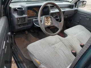 1995 Mitsubishi Mighty Max z VIN JA7LS21G4SP000718, wystawiony jako Copart lot #83634734 z przebiegiem 129 382 mil mil oraz Szkody całkowita. Historia ofert i sprzedaży dostępna na DreamBid. Obrazek 8.