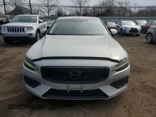 2019 Volvo S60 Momentum with VIN 7JRA22TK6KG003407, listed as a Copart auction lot 52598555 with 118,555 mi miles and Salvage Title. Bid and sale history available at carsss.com. Image 5.