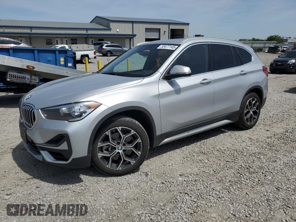 2021 BMW X1 xDrive28i z VIN WBXJG9C07M5S85128, wystawiony jako Copart lot #53477145 z przebiegiem 18 370 mil mil oraz Szkody całkowita. Historia ofert i sprzedaży dostępna na DreamBid. Obrazek 1.