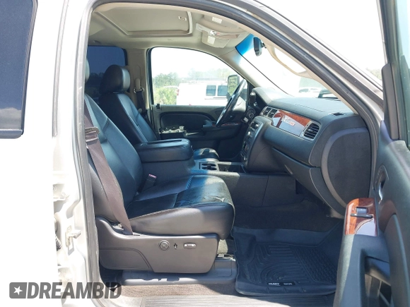 2013 GMC Sierra 2500HD SLT z VIN 1GT121E86DF195303, wystawiony jako IAAI lot #42181435 z przebiegiem 229 818 mil mil oraz . Historia ofert i sprzedaży dostępna na DreamBid. Obrazek 5.