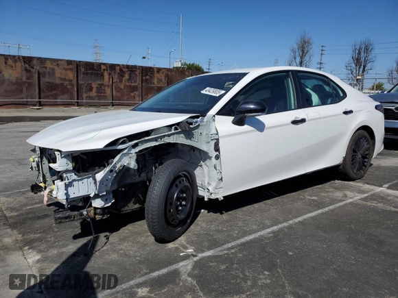 2022 Toyota Camry SE with VIN 4T1G11AK9NU031406, listed as a Copart auction lot 48429805 with 28,448 mi miles and Salvage Title. Bid and sale history available at carsss.com. Image 1.
