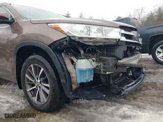 2017 Toyota Highlander XLE with VIN 5TDJZRFH9HS363191, listed as a IAAI auction lot 41642975 with 255,219 mi miles. Bid and sale history available at carsss.com. Image 18.