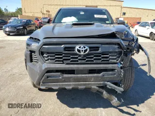 2024 Toyota Tacoma SR5 z VIN 3TMLB5JN2RM017259, wystawiony jako Copart lot #47946465 z przebiegiem 29 596 mil mil oraz Szkoda całkowita • Salvage title. Historia ofert i sprzedaży dostępna na DreamBid. Obrazek 5.