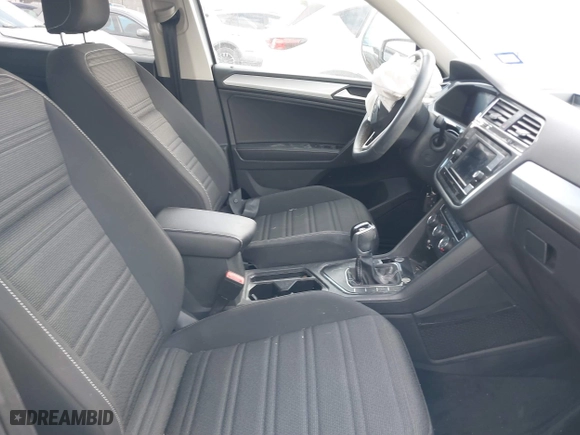 2022 Volkswagen Tiguan S with VIN 3VV1B7AX0NM085379, listed as a IAAI auction lot 41145453 with 35,513 mi miles. Bid and sale history available at carsss.com. Image 5.