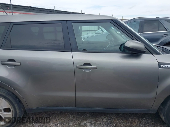 2015 Kia Soul z VIN KNDJN2A25F7174874, wystawiony jako IAAI lot #42433594 z przebiegiem 95 481 mil mil oraz . Historia ofert i sprzedaży dostępna na DreamBid. Obrazek 13.