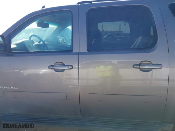 2013 GMC Yukon XL SLT with VIN 1GKS2KE70DR303872, listed as a IAAI auction lot 41659911 with 199,202 mi miles. Bid and sale history available at carsss.com. Image 14.