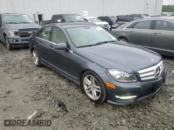 2013 Mercedes-Benz C 300 Sport z VIN WDDGF8AB9DR272176, wystawiony jako Copart lot #57334095 z przebiegiem 125 027 mil mil oraz Szkoda całkowita • Salvage title. Historia ofert i sprzedaży dostępna na DreamBid. Obrazek 13.