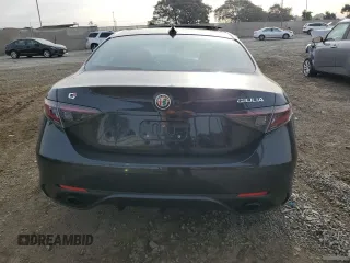 2024 Alfa Romeo Giulia Veloce z VIN ZARFAMBN1R7683506, wystawiony jako Copart lot #84331444 z przebiegiem Nie podano mil oraz Szkoda całkowita • Salvage title. Historia ofert i sprzedaży dostępna na DreamBid. Obrazek 6.