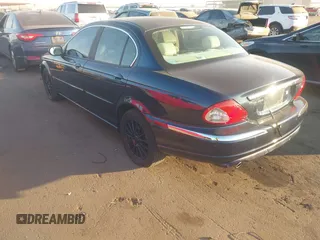 2007 Jaguar X-Type z VIN SAJWA51A57WJ26388, wystawiony jako IAAI lot #41166569 z przebiegiem 106 179 mil mil oraz . Historia ofert i sprzedaży dostępna na DreamBid. Obrazek 3.