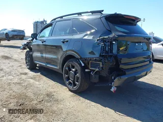 2024 Kia Sorento X-Line SX Prestige z VIN 5XYRKDJF7RG300590, wystawiony jako IAAI lot #42118514 z przebiegiem 4 498 mil mil oraz . Historia ofert i sprzedaży dostępna na DreamBid. Obrazek 3.