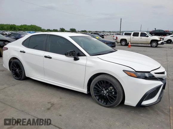 2022 Toyota Camry SE with VIN 4T1G11AK8NU033910, listed as a Copart auction lot 53079455 with 28,298 mi miles and Salvage Title. Bid and sale history available at carsss.com. Image 4.
