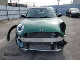 2021 MINI Hardtop Cooper с VIN WMWXR3C0XM2P13271, выставлен на аукционе Copart как лот 42052835 с пробегом 22 624 миль миль и Списание • Salvage title. История ставок и продаж доступна на DreamBid. Изображение 5.