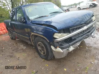 2000 Chevrolet Silverado 1500 with VIN 2GCEC19V0Y1255331, listed as a IAAI auction lot 40441563 with 282,464 mi miles. Bid and sale history available at carsss.com. Image 1.