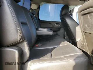 2013 GMC Sierra 3500HD SRW Denali z VIN 1GT426E86DF130266, wystawiony jako Copart lot #73859924 z przebiegiem 183 238 mil mil oraz Szkoda całkowita • Salvage title. Historia ofert i sprzedaży dostępna na DreamBid. Obrazek 10.
