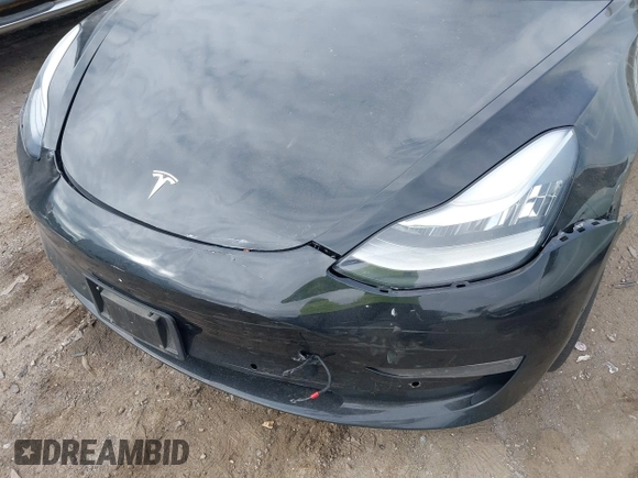 2018 Tesla Model 3 Long Range Battery z VIN 5YJ3E1EB3JF127410, wystawiony jako IAAI lot #41994858 z przebiegiem 100 494 mil mil oraz . Historia ofert i sprzedaży dostępna na DreamBid. Obrazek 6.
