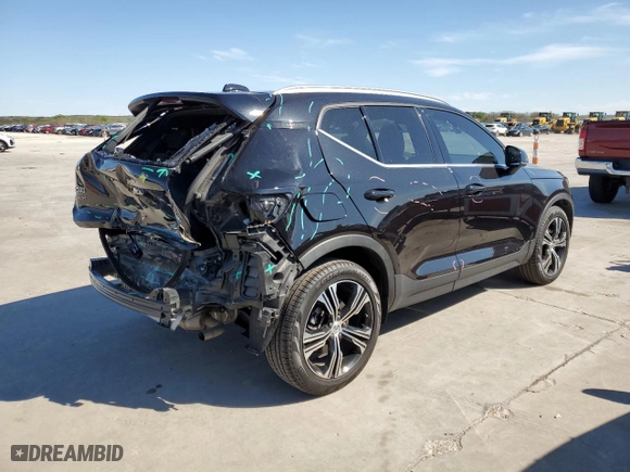 2019 Volvo XC40 Inscription with VIN YV4162UL7K2130395, listed as a Copart auction lot 43853013 with 32386 miles. Bid and sale history available at carsss.com. Image 3.