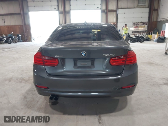2013 BMW 3 Series 328i xDrive с VIN WBA3B5G50DNP40353, выставлен на аукционе IAAI как лот 42425411 с пробегом 112 879 миль миль и . История ставок и продаж доступна на DreamBid. Изображение 16.