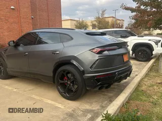 2019 Lamborghini Urus z VIN ZPBUA1ZL4KLA02328, wystawiony jako Copart lot #84738754 z przebiegiem 25 393 mil mil oraz Tytuł czysty. Historia ofert i sprzedaży dostępna na DreamBid. Obrazek 3.
