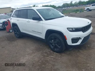 2023 Jeep Grand Cherokee Limited z VIN 1C4RJHBG8PC518881, wystawiony jako IAAI lot #42342233 z przebiegiem 58 773 mil mil oraz . Historia ofert i sprzedaży dostępna na DreamBid. Obrazek 1.