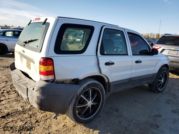 2007 Ford Escape XLS with VIN 1FMYU02Z07KB37338, listed as a Copart auction lot 83902704 with 326,105 mi miles and Salvage Title. Bid and sale history available at carsss.com. Image 3.