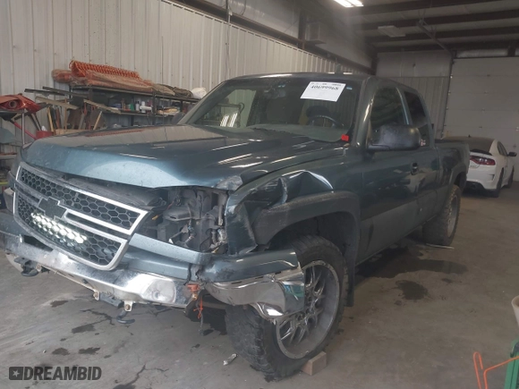 2006 Chevrolet Silverado 1500 LT2 with VIN 1GCEK19B36Z106215, listed as a IAAI auction lot 40699968 with 183,870 mi miles. Bid and sale history available at carsss.com. Image 16.