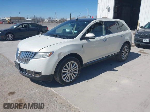 2012 Lincoln MKX with VIN 2LMDJ6JK4CBL00984, listed as a IAAI auction lot 41631192 with 184,198 mi miles. Bid and sale history available at carsss.com. Image 2.