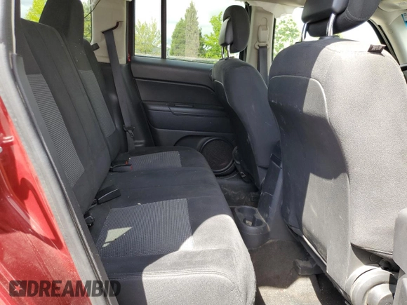 2015 Jeep Patriot Altitude z VIN 1C4NJRBB2FD135164, wystawiony jako Copart lot #56662475 z przebiegiem 186 663 mil mil oraz Szkoda całkowita • Salvage title. Historia ofert i sprzedaży dostępna na DreamBid. Obrazek 11.