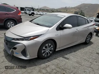 2020 Toyota Prius LE с VIN JTDKARFP6L3129457, выставлен на аукционе Copart как лот 58416195 с пробегом 90 326 миль миль и Списание • Salvage title. История ставок и продаж доступна на DreamBid. Изображение 1.